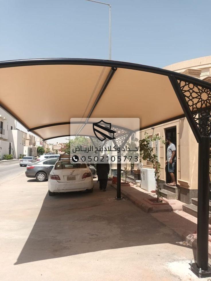 مظلة موقف سيارات خشبية معدنية في الرياض